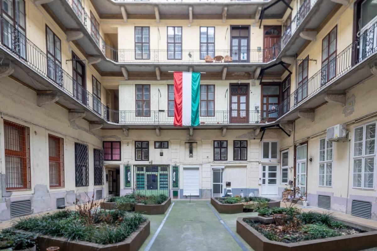 Vamhaz Boulevard Apartments Budapeste Exterior foto