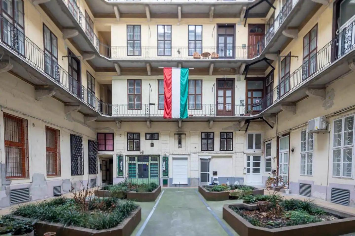 Vamhaz Boulevard Apartments Budapeste Exterior foto