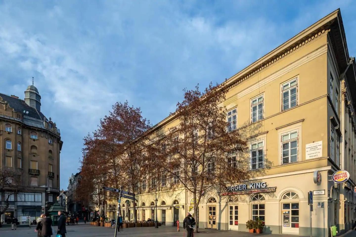 Vamhaz Boulevard Apartments Budapeste Exterior foto